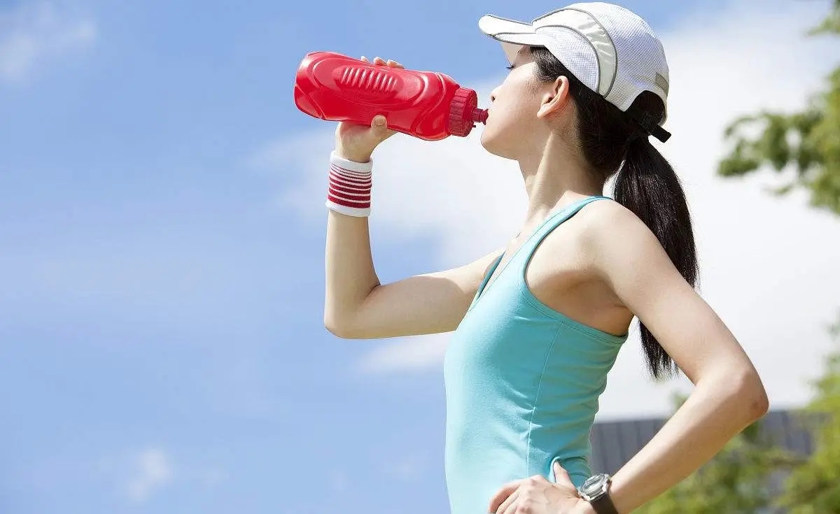運動時運動后只能喝熱水？專家：這個觀點是不正確的